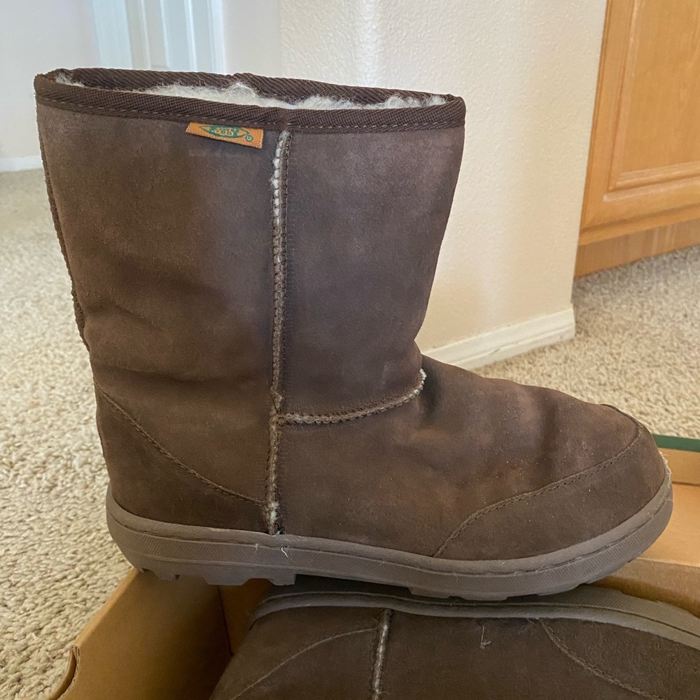 Never worn, relax fit short boots for men! Australian boots for Men.